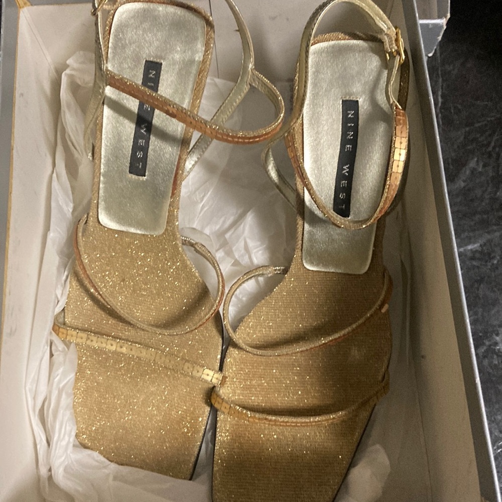 Gold shoes 71/2 good condition